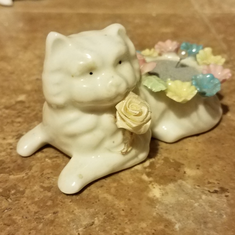 Vintage Porcelain White CAT PINCUSHION